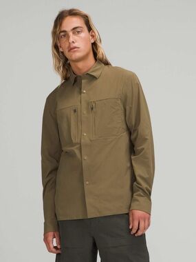 Lululemon Moon Drift Long Sleeve Performance Shirt Men's Medium Army Green Snaps